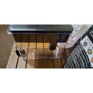 Water filter container